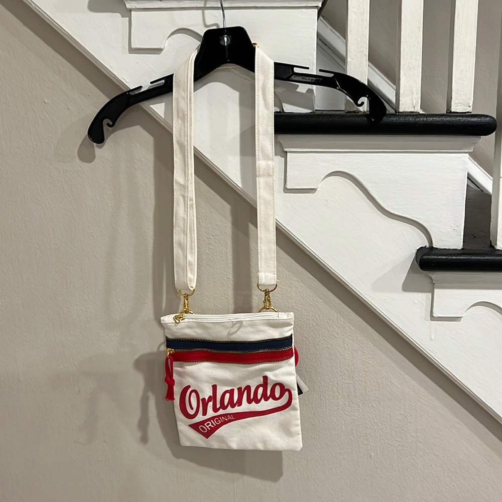 White Canvas Messenger Bag with Adjustable Straps
